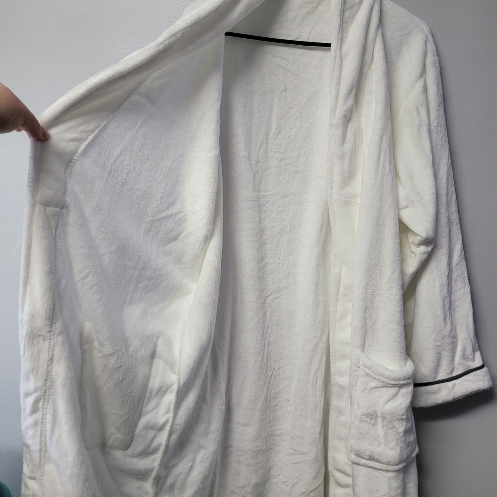 Tommy Bahama Plush Fleece Robe White Shawl Collar Unisex One Size New - Picture 7 of 8